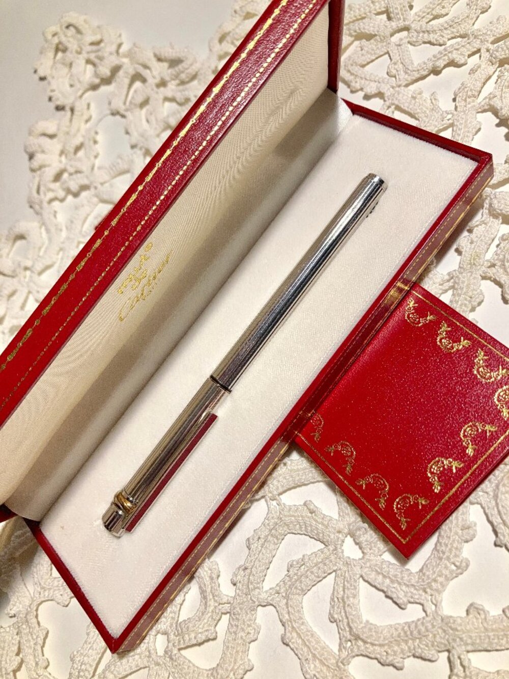 ‘Les Must de Cartier’ Fountain Pen w original box, pen case, 2 brochures